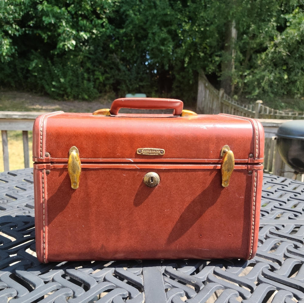 Vintage Mid-century Traincase